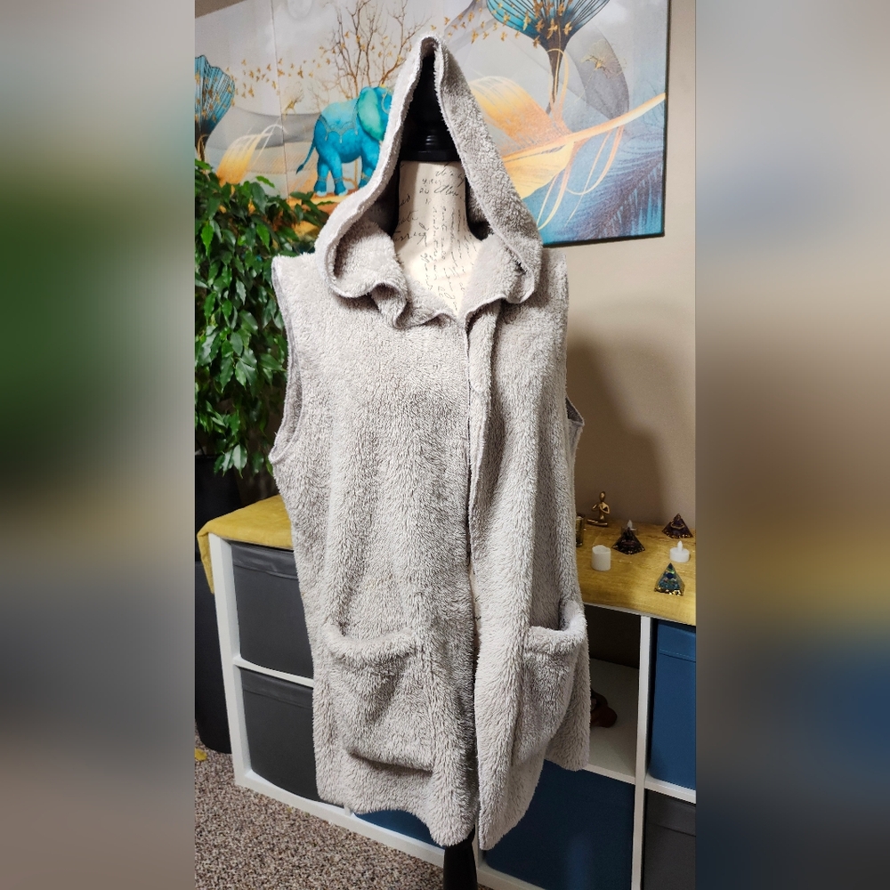 Zenana XL Gray Hooded Plush Faux Fur Vest Pockets